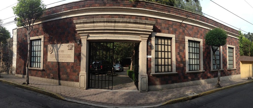 墨西哥国立自治大学(UAEM)文化中心位于特拉潘