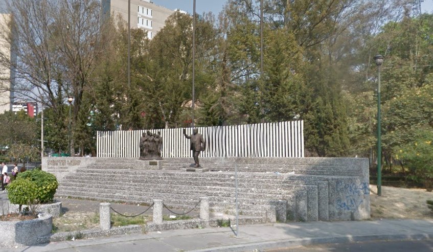 曼努埃爾·J·克勞蒂爾紀念碑