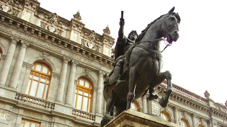 Monumento Ecuestre a Carlos IV