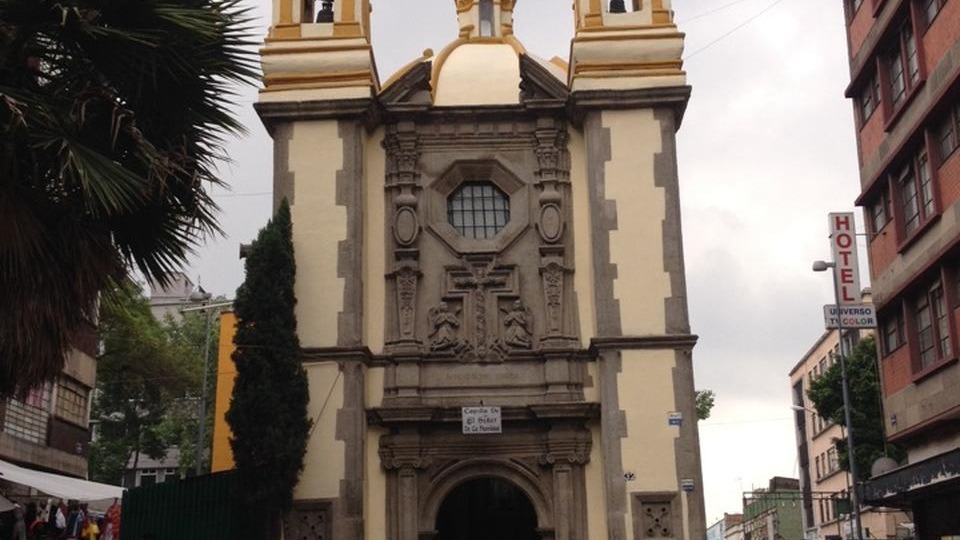 Señor de la Humildad Chapel / Manzanares Chapel