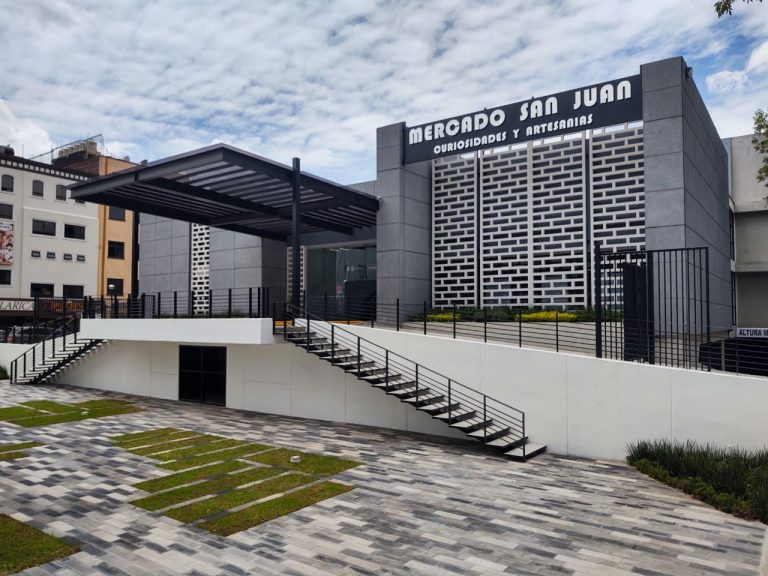 San Juan Crafts and Curiosities Market