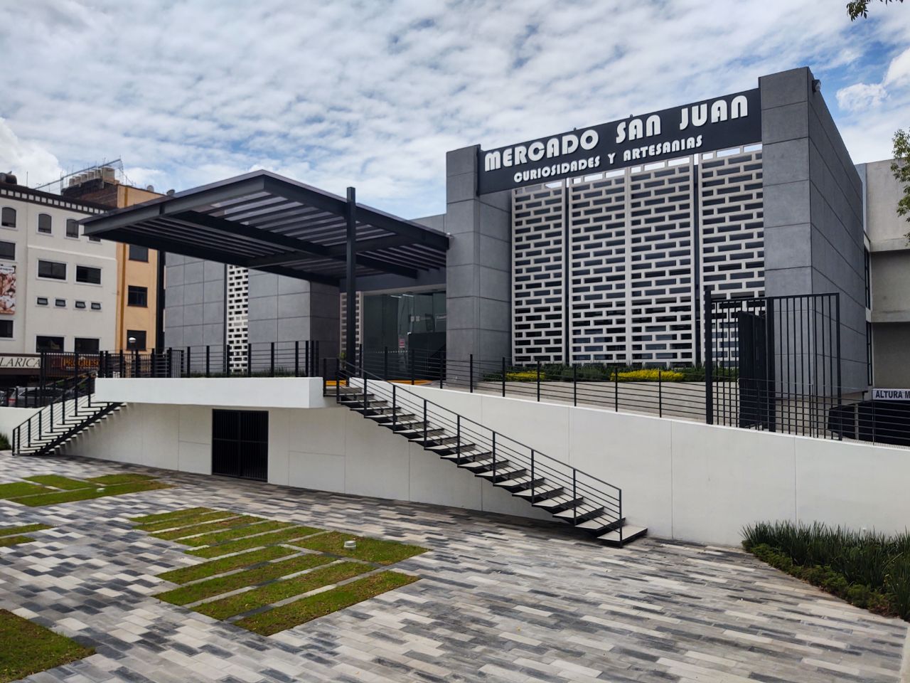 San Juan Crafts and Curiosities Market