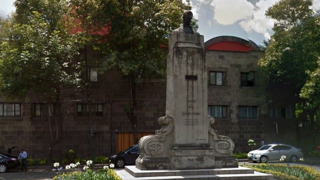 Vicente Rocafuerte Monument