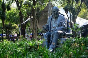 León Felipe Monument